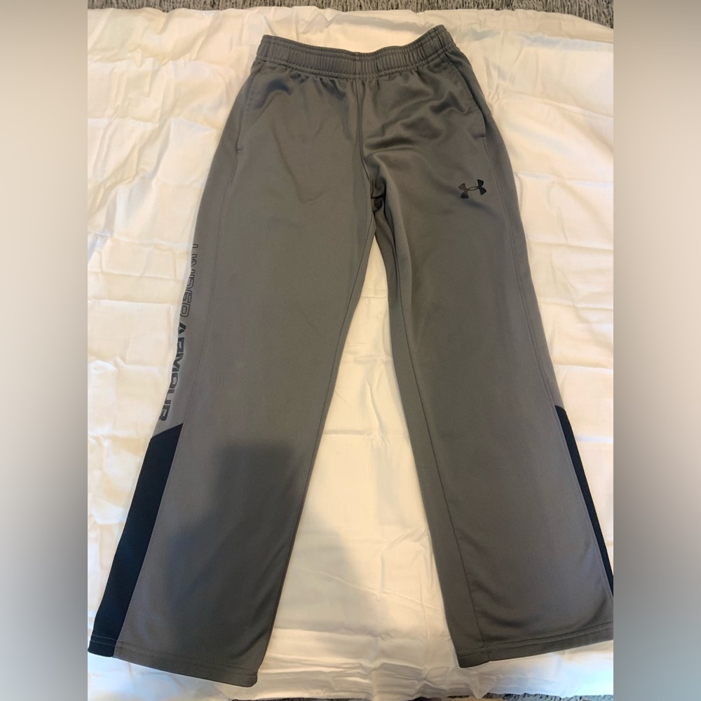 Under Armour boy’s sweatpants size YM